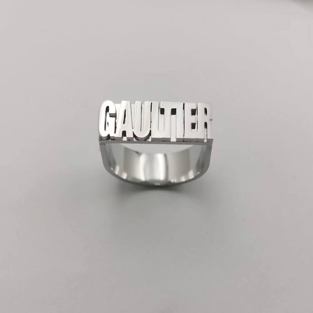 Aangepaste gouden gotische rin - Initial Ring Custom recensie en prijs