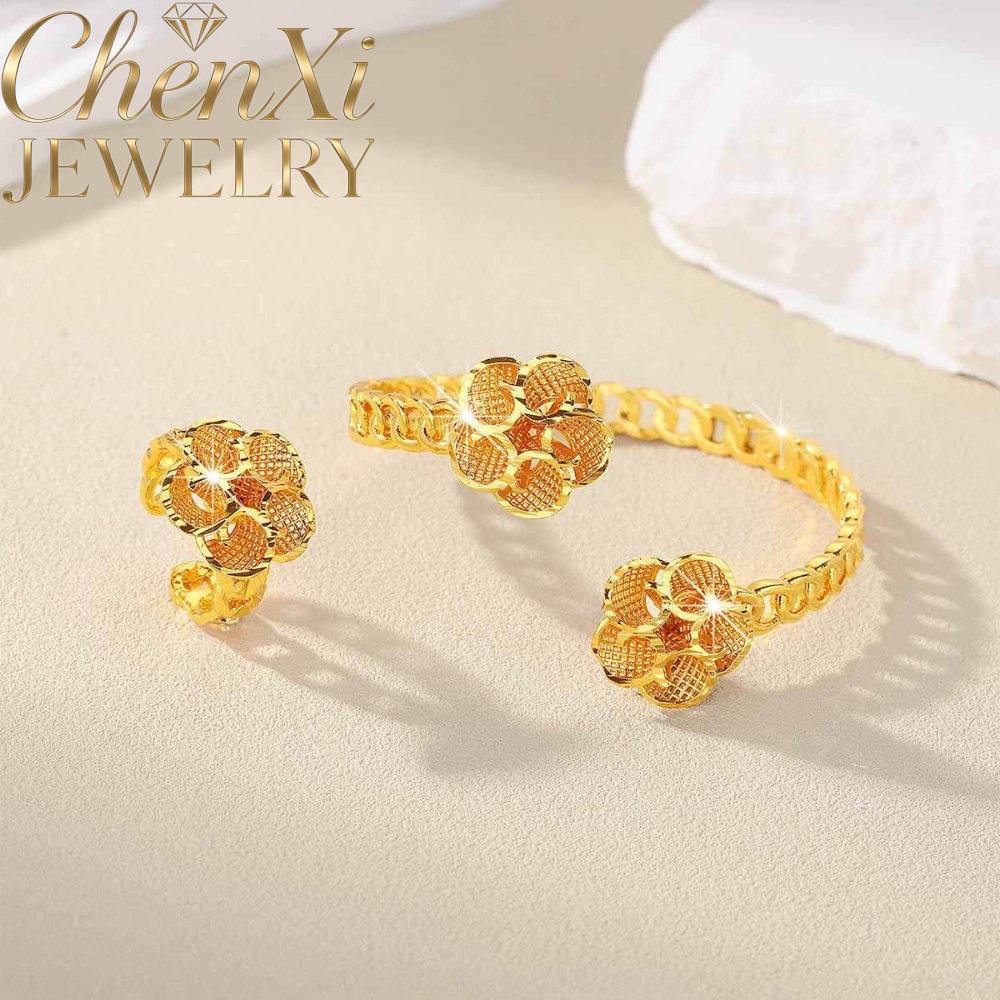 Zandgouden bloemmotief open ar - Coordinates Bracelet recensie en prijs